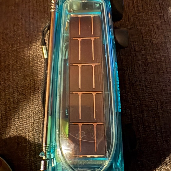 Freeplay Plus Self Powered AM/FM Radio Solar Power Tested Works Translucent - Picture 8 of 8